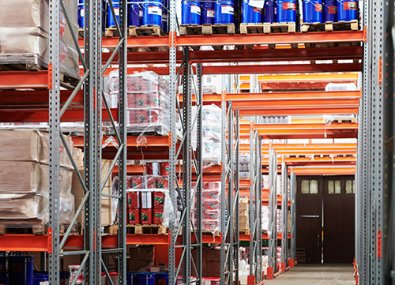 What are the main factors affecting the service life of warehouse shelves?